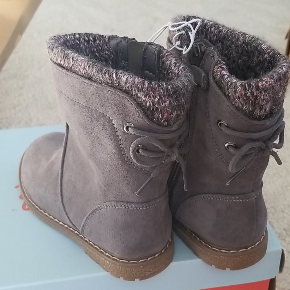 9 Grey Boot